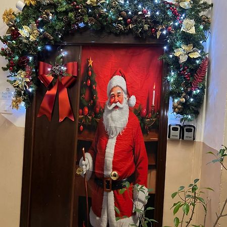 Virgy House Bed & Breakfast Наполи Екстериор снимка