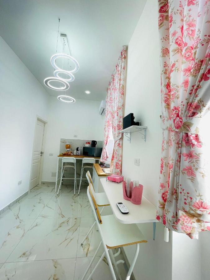 Virgy House Bed & Breakfast Наполи Екстериор снимка