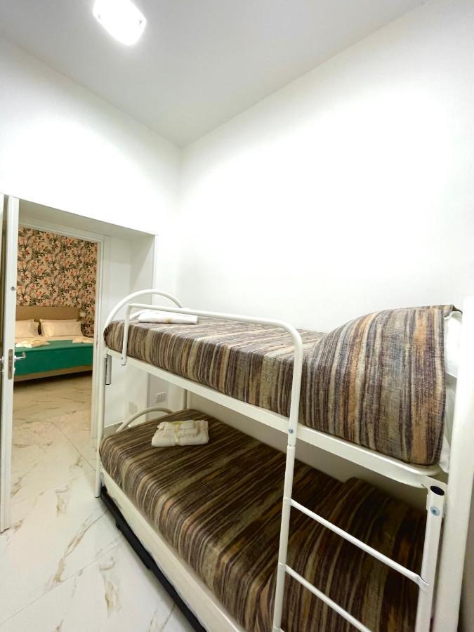 Virgy House Bed & Breakfast Наполи Екстериор снимка