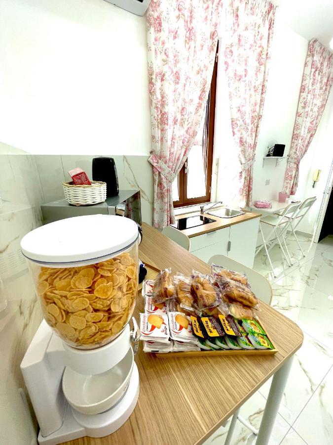 Virgy House Bed & Breakfast Наполи Екстериор снимка