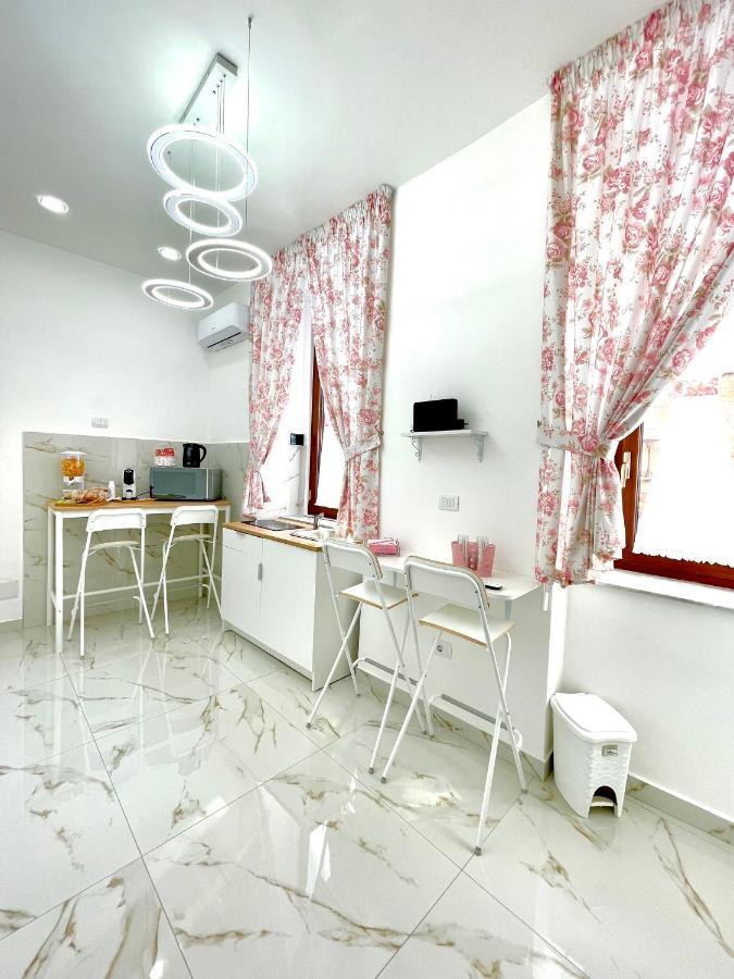 Virgy House Bed & Breakfast Наполи Екстериор снимка