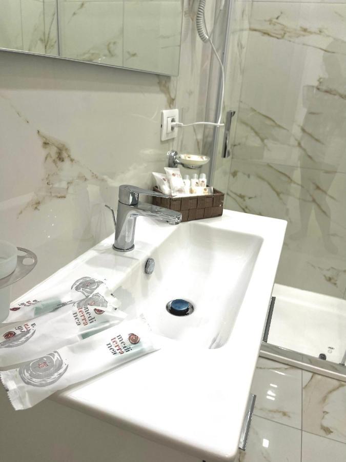 Virgy House Bed & Breakfast Наполи Екстериор снимка