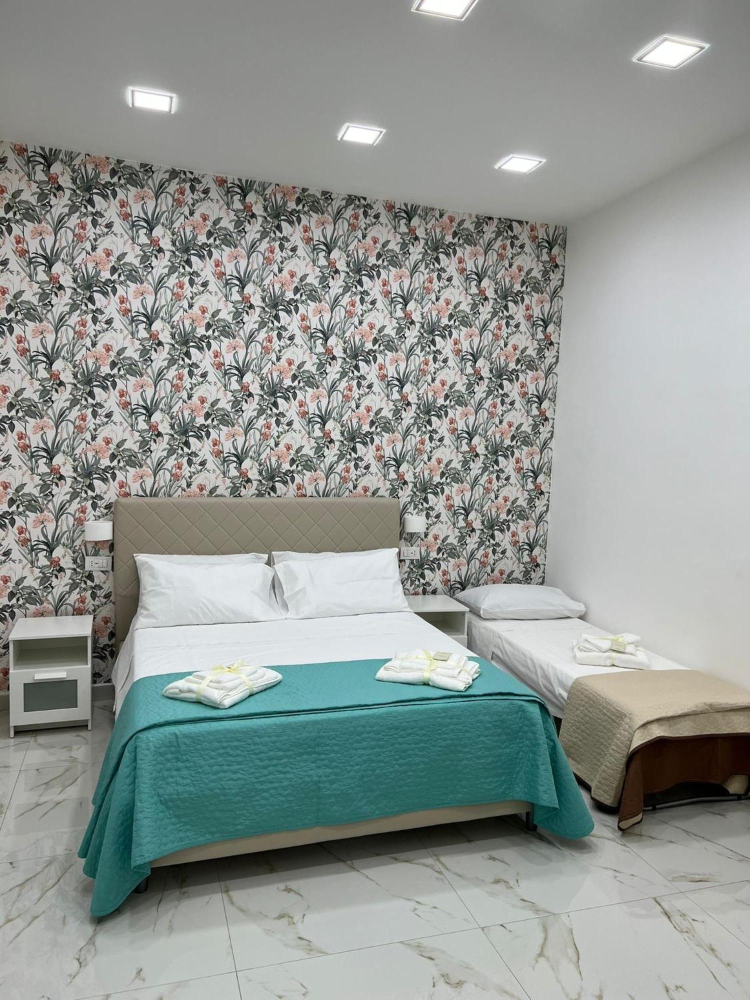 Virgy House Bed & Breakfast Наполи Екстериор снимка