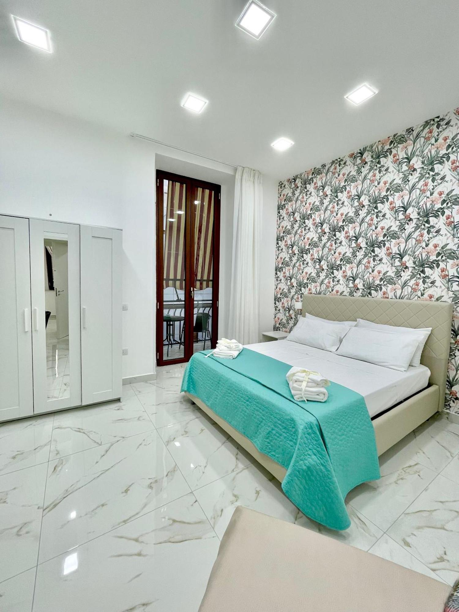 Virgy House Bed & Breakfast Наполи Екстериор снимка